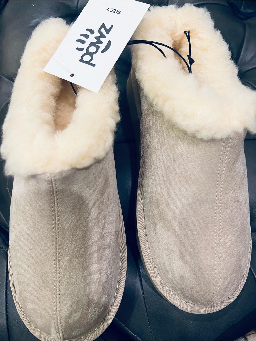 BRAND NEW PAWS Cozy Shearling-Lined Faux  Suede Slip-On Slippers - Oat Size 7